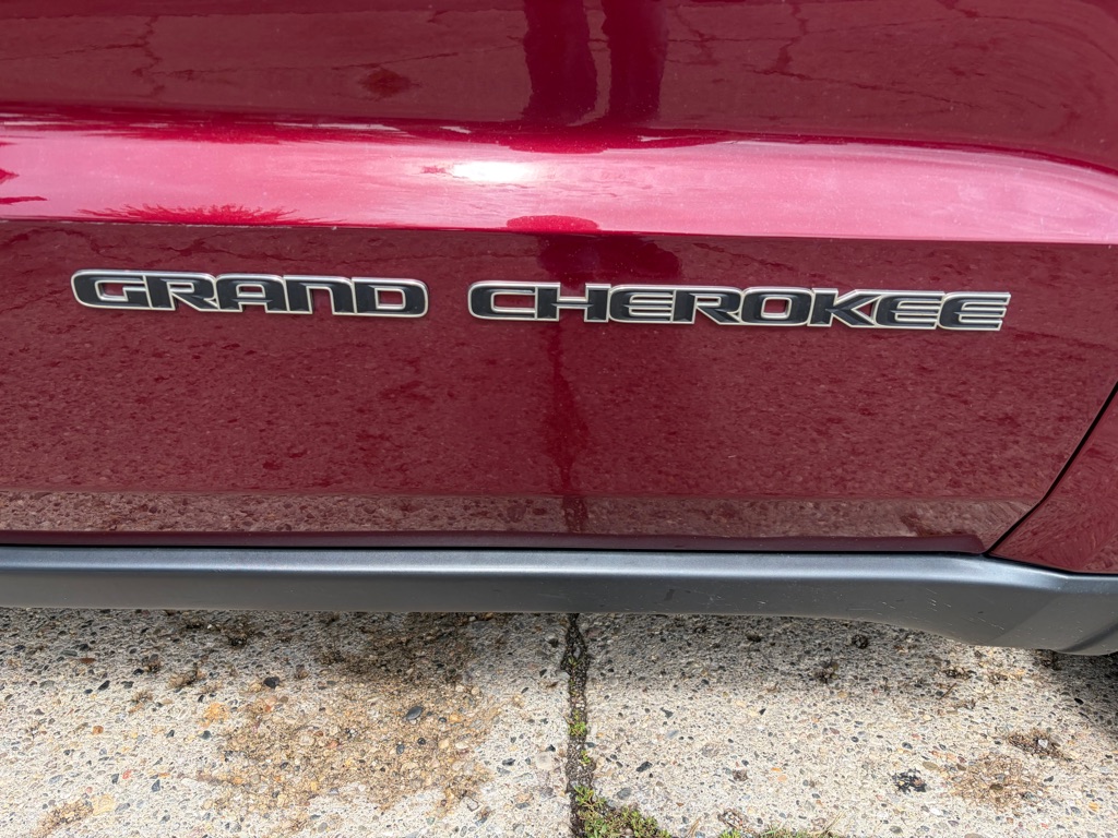 Photo 33 of this JEEP GRAND CHEROKEE