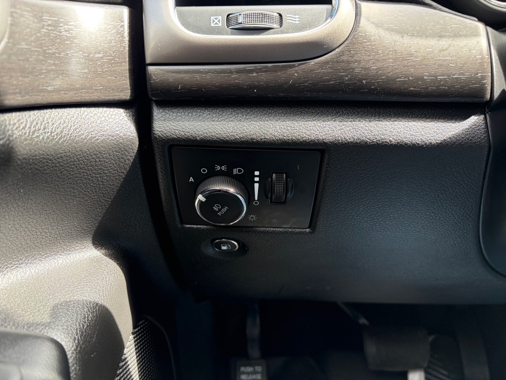 Photo 39 of this JEEP GRAND CHEROKEE