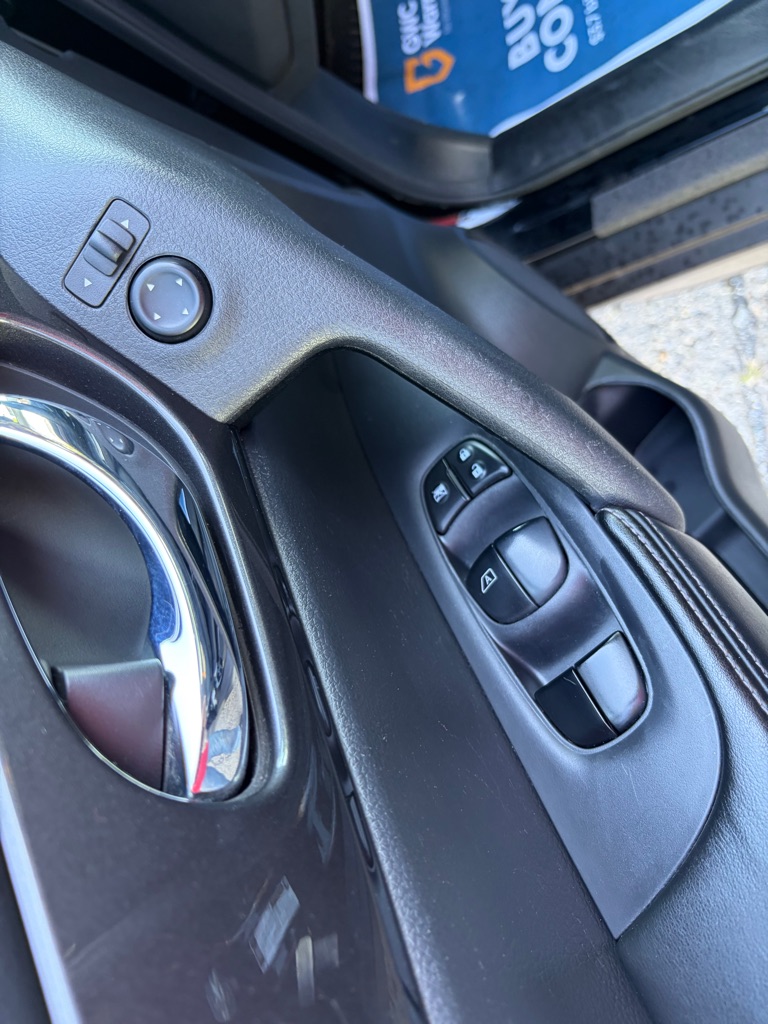 Photo 33 of this NISSAN ROGUE