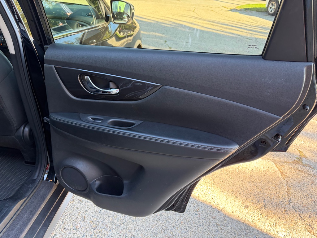 Photo 21 of this NISSAN ROGUE