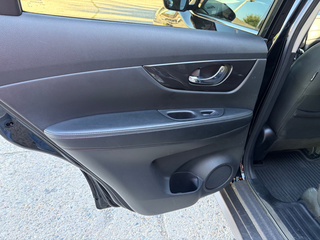 Photo 16 of this NISSAN ROGUE