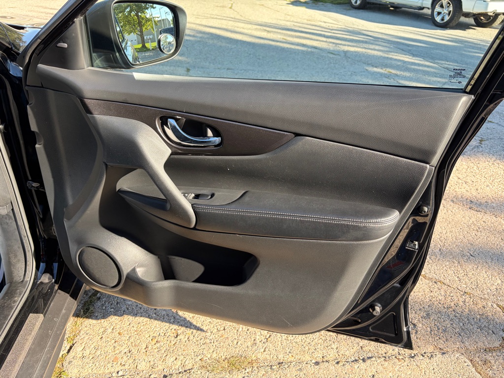 Photo 19 of this NISSAN ROGUE
