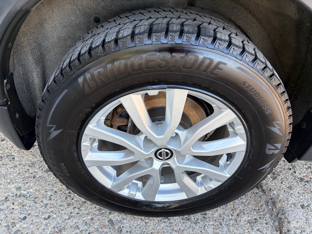 Photo 25 of this NISSAN ROGUE