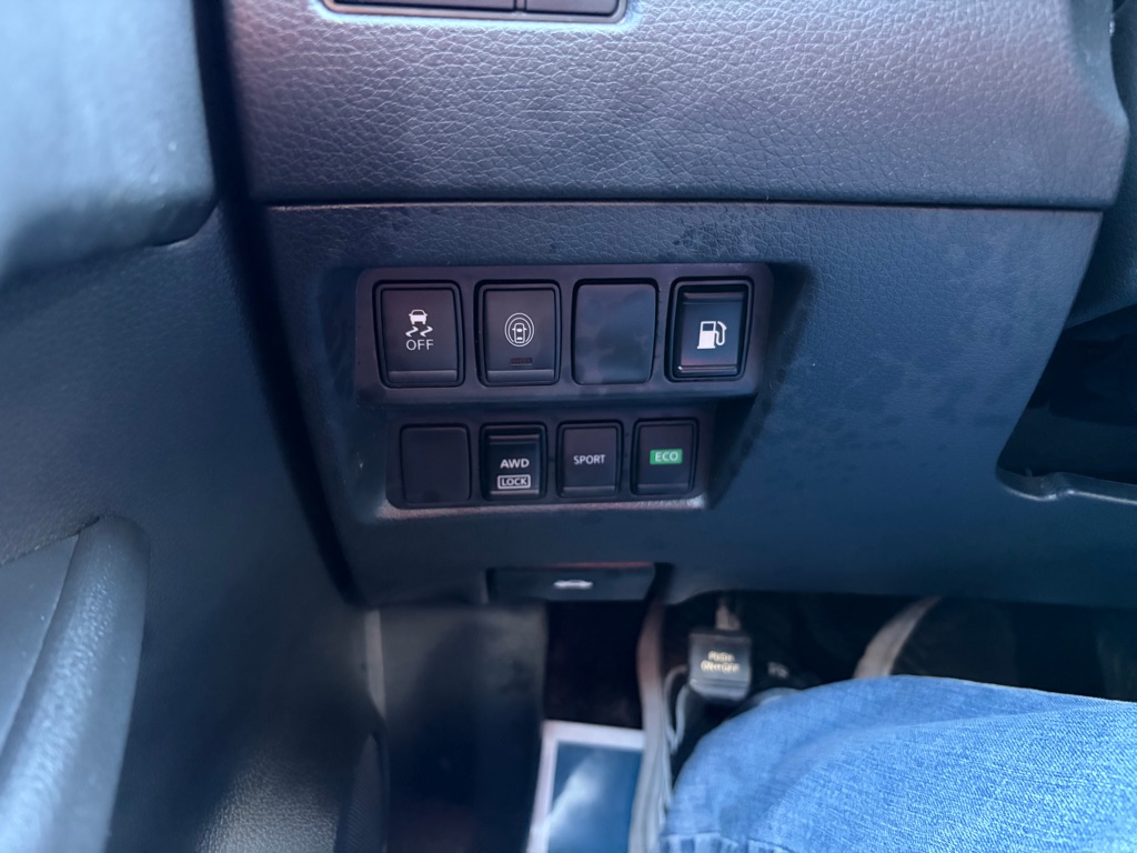 Photo 43 of this NISSAN ROGUE
