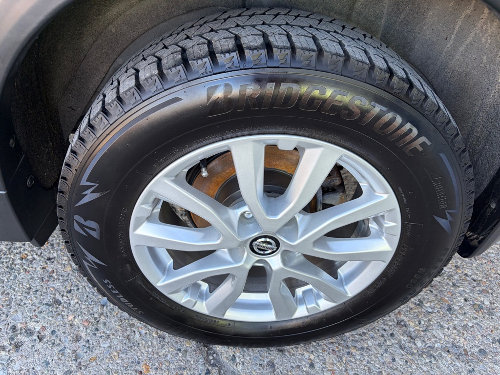 Photo 24 of this NISSAN ROGUE