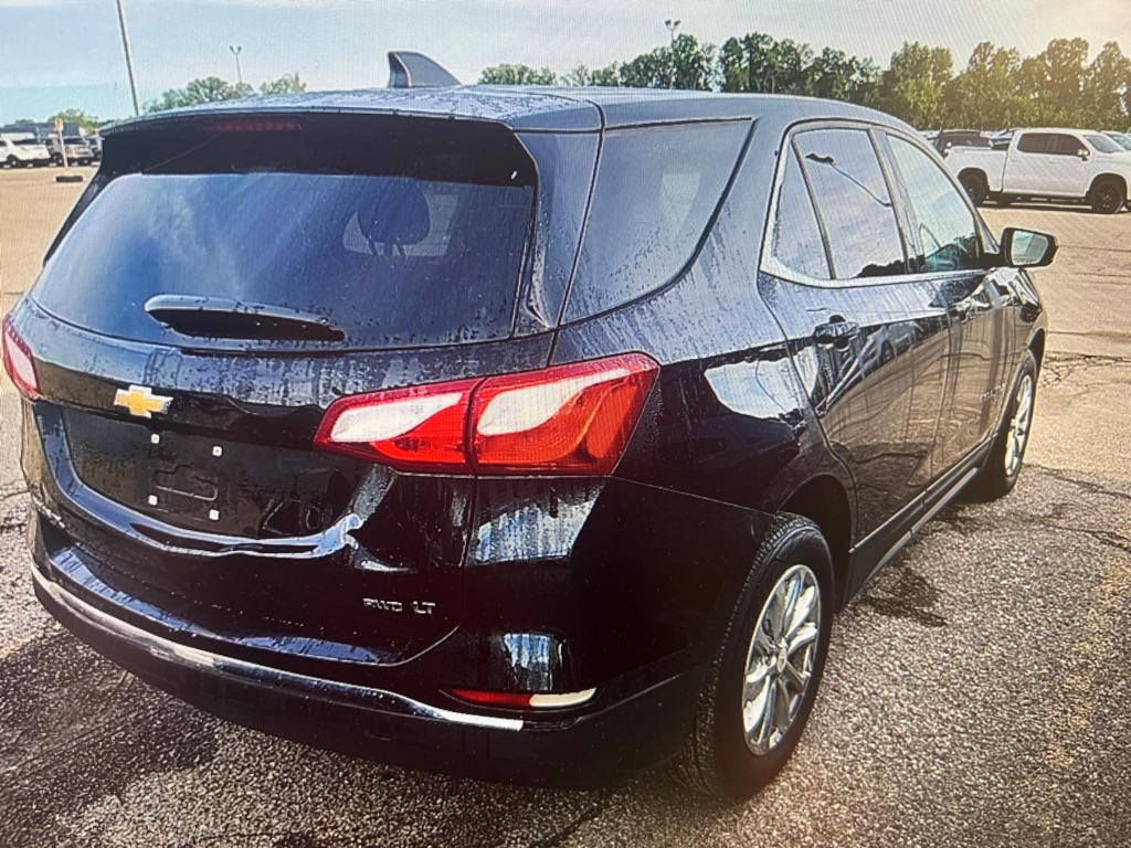 Photo 3 of this CHEVROLET EQUINOX