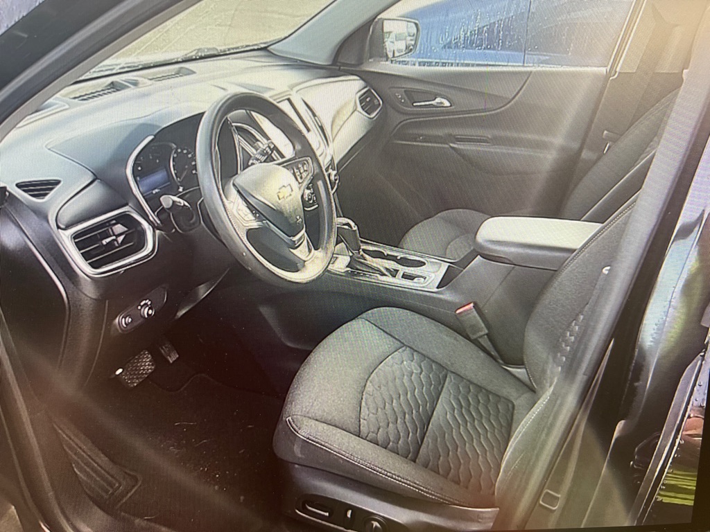 Photo 5 of this CHEVROLET EQUINOX