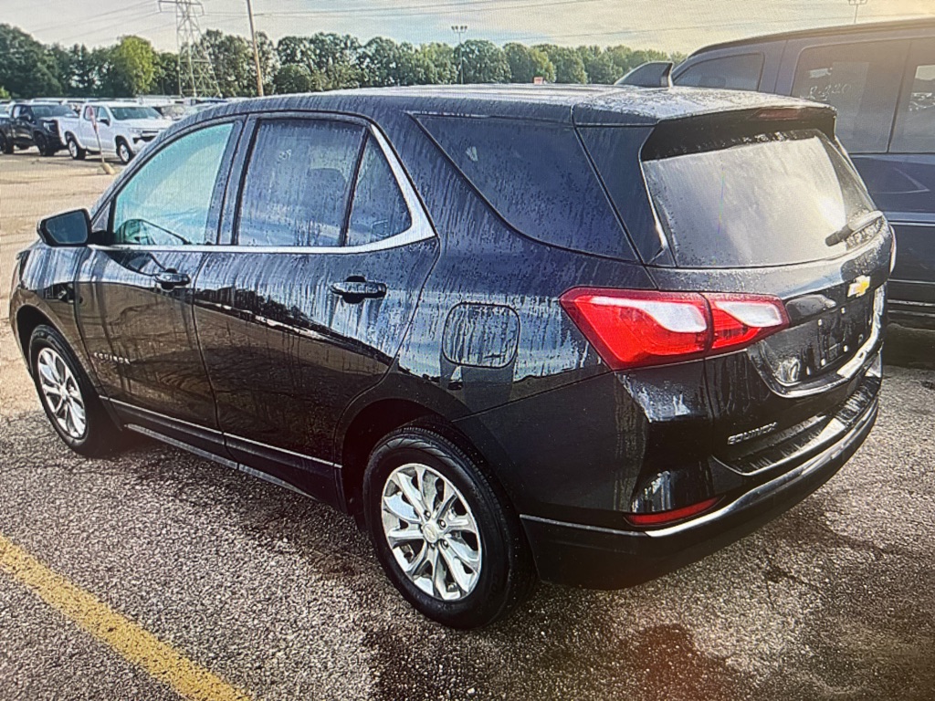 Photo 2 of this CHEVROLET EQUINOX
