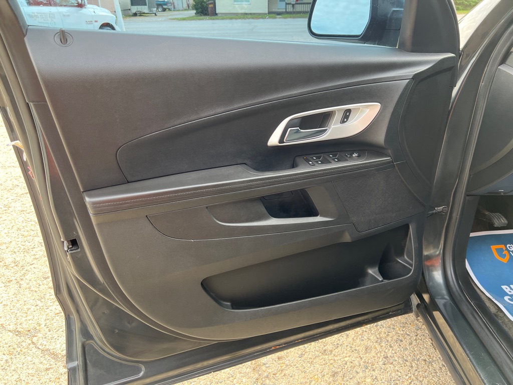 Photo 13 of this CHEVROLET EQUINOX