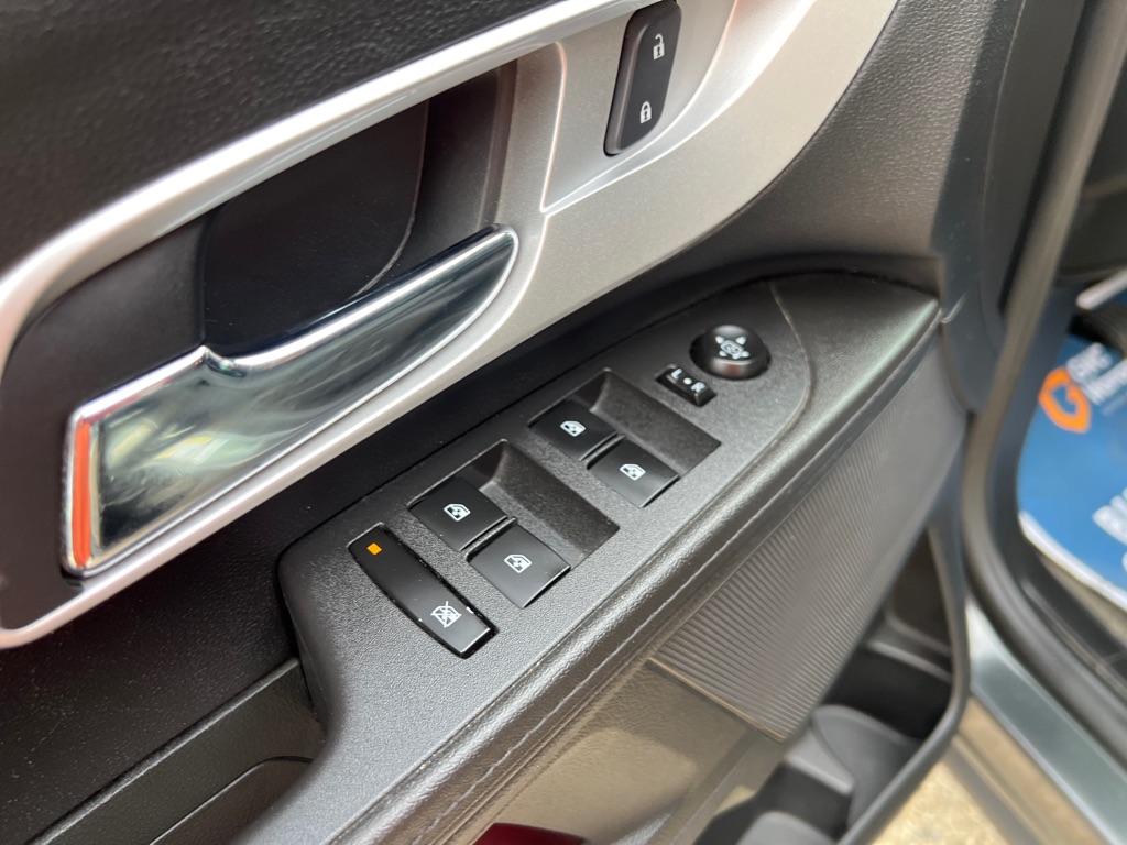 Photo 23 of this CHEVROLET EQUINOX