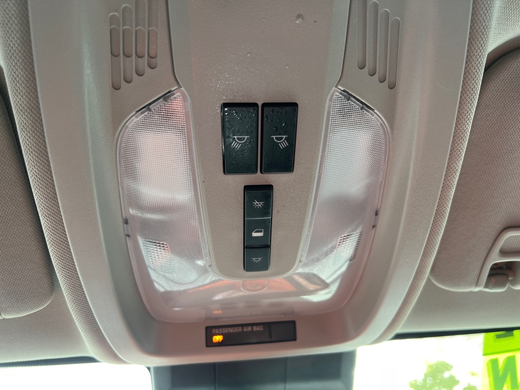 Photo 38 of this CHEVROLET EQUINOX
