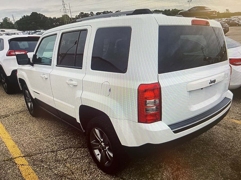 Photo 2 of this JEEP PATRIOT