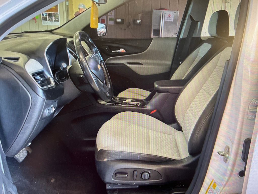 Photo 6 of this CHEVROLET EQUINOX
