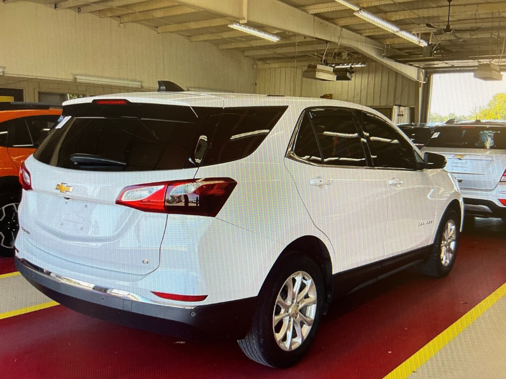 Photo 4 of this CHEVROLET EQUINOX