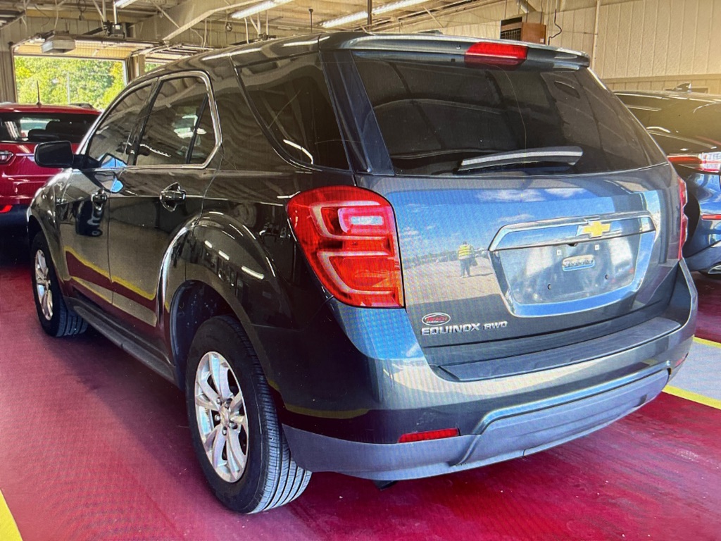 Photo 2 of this CHEVROLET EQUINOX