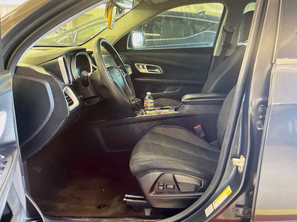Photo 6 of this CHEVROLET EQUINOX