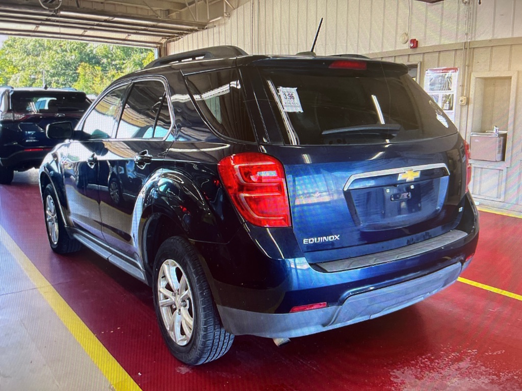 Photo 2 of this CHEVROLET EQUINOX