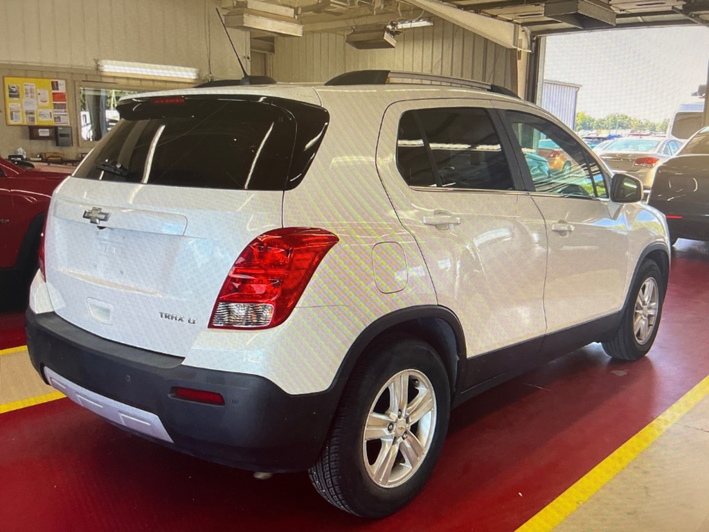 Photo 4 of this CHEVROLET TRAX