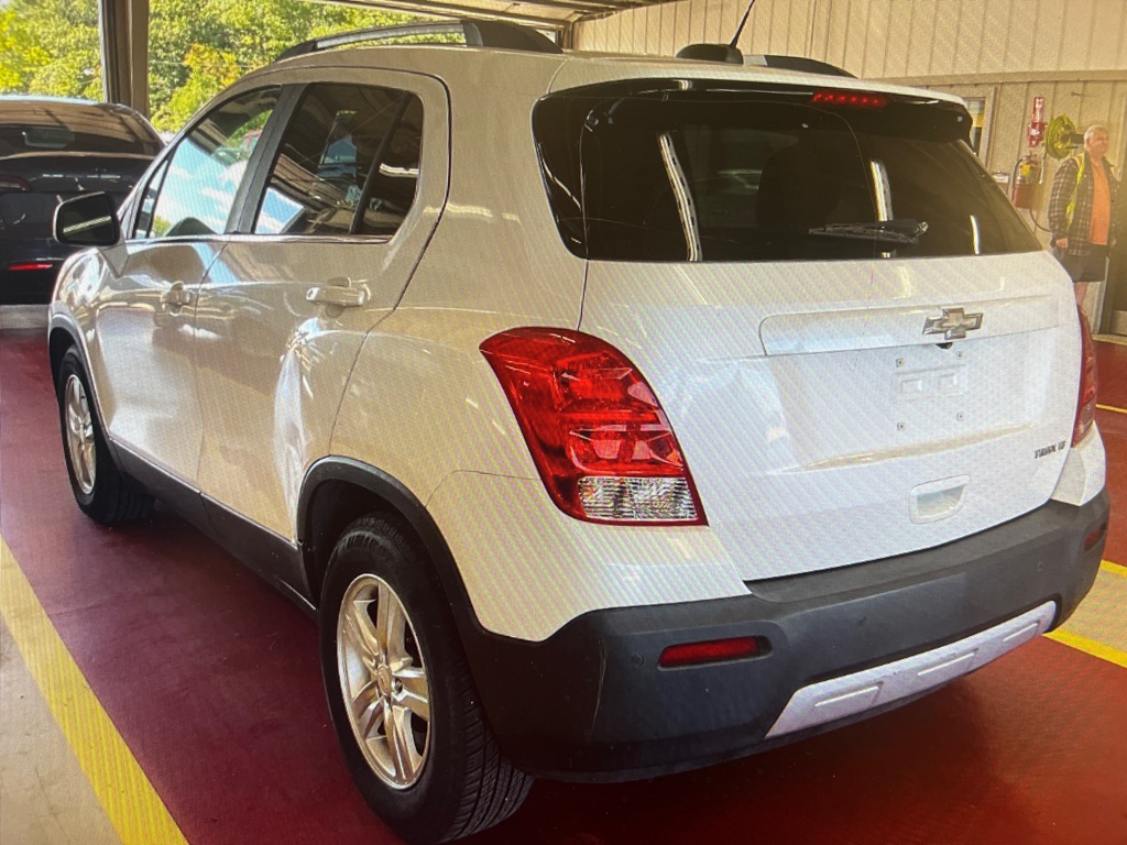 Photo 2 of this CHEVROLET TRAX