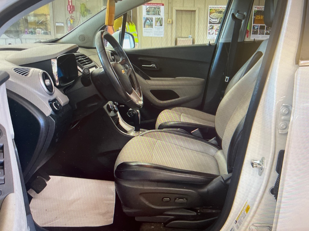 Photo 6 of this CHEVROLET TRAX