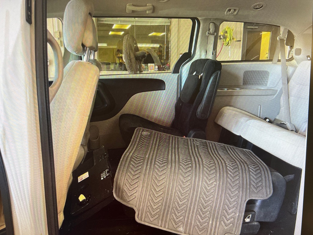 Photo 10 of this DODGE GRAND CARAVAN