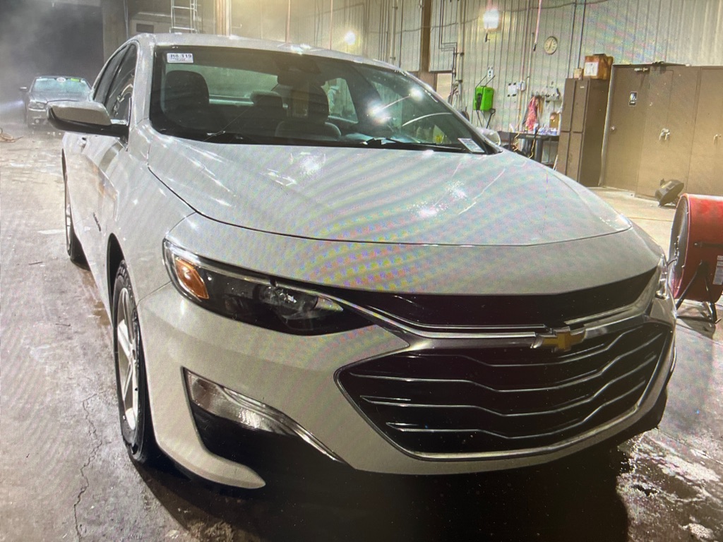 Photo 3 of this CHEVROLET MALIBU