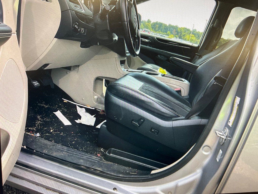Photo 4 of this DODGE GRAND CARAVAN