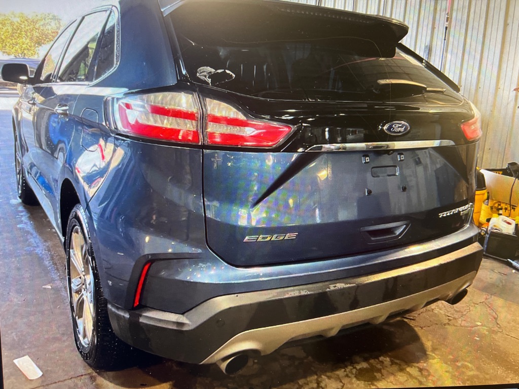 Photo 2 of this FORD EDGE