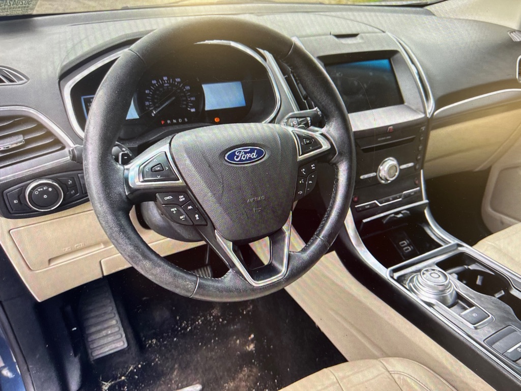 Photo 6 of this FORD EDGE