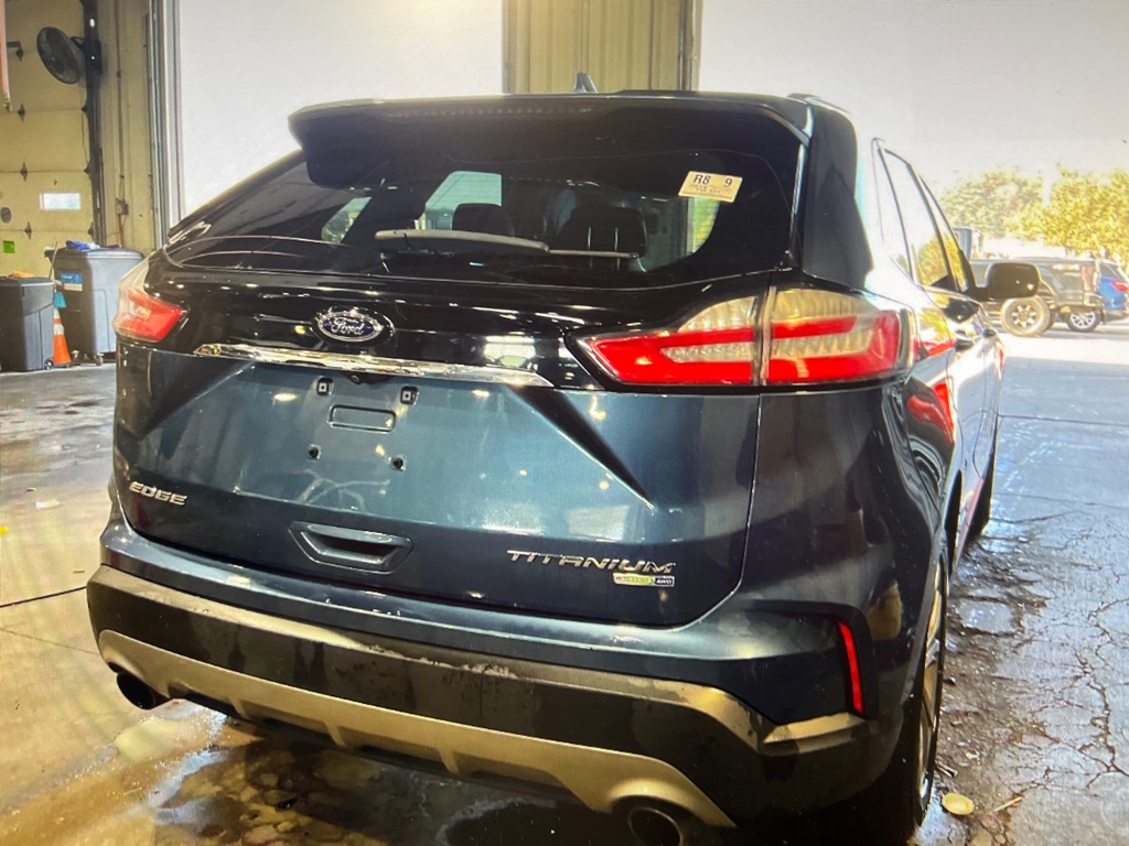 Photo 3 of this FORD EDGE
