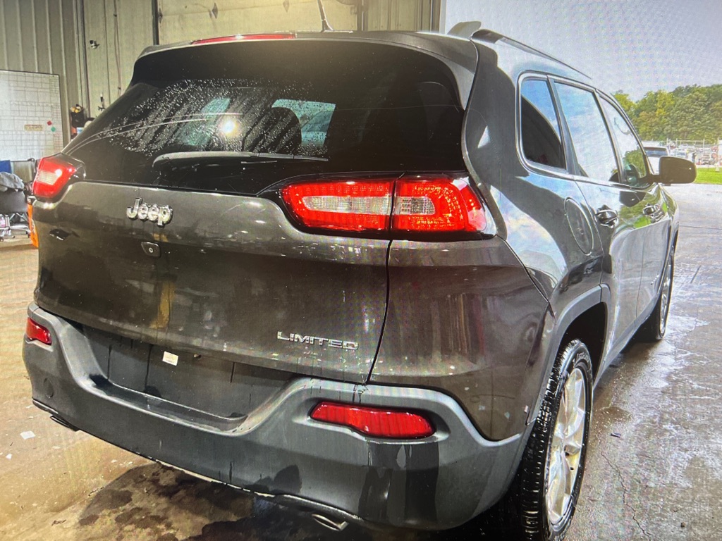Photo 3 of this JEEP CHEROKEE