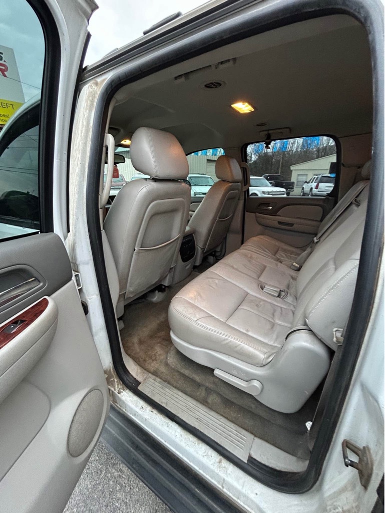 Photo 6 of this CHEVROLET SUBURBAN