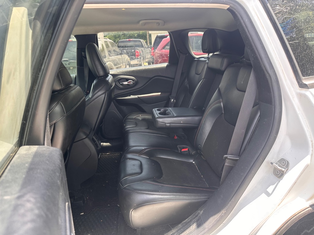 Photo 11 of this JEEP CHEROKEE