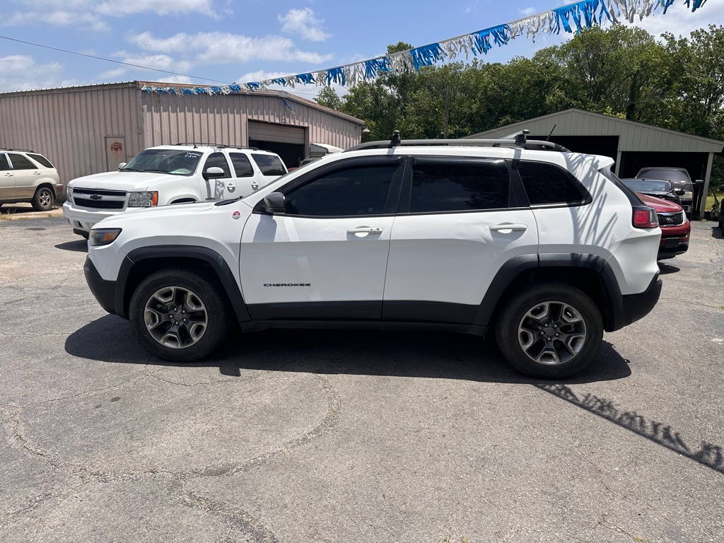 Photo 2 of this JEEP CHEROKEE