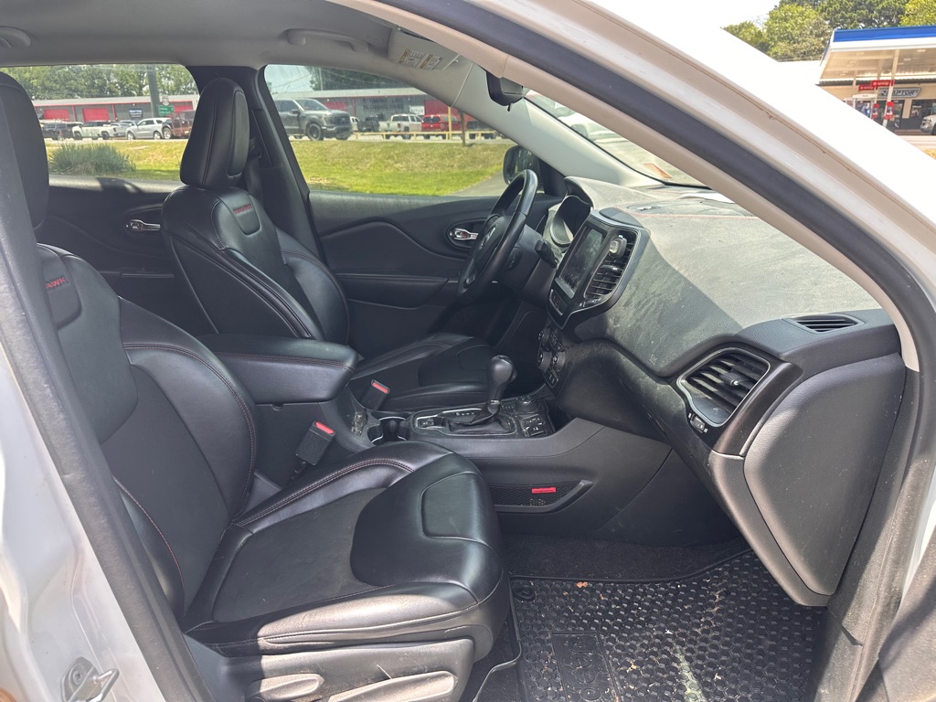 Photo 14 of this JEEP CHEROKEE