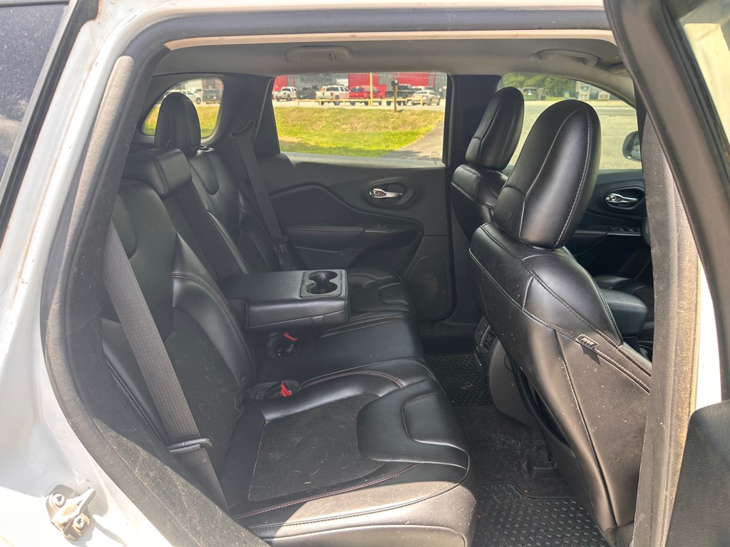 Photo 13 of this JEEP CHEROKEE