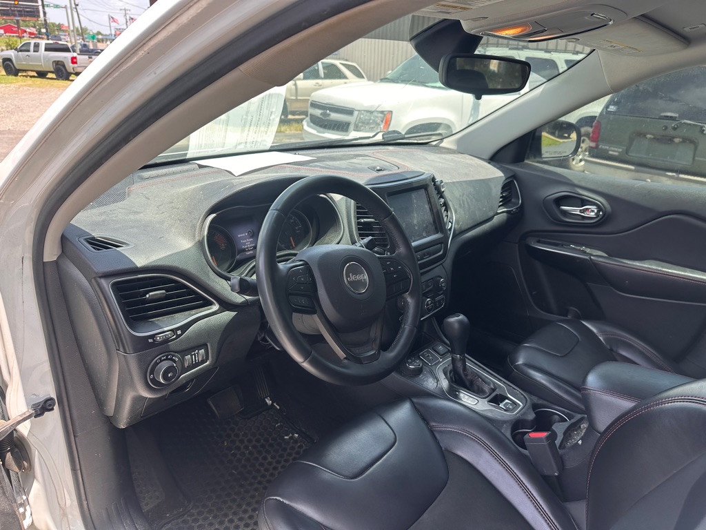 Photo 10 of this JEEP CHEROKEE
