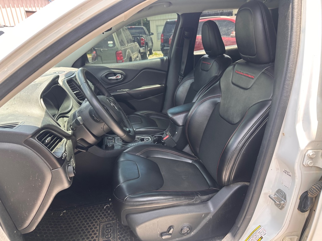 Photo 9 of this JEEP CHEROKEE