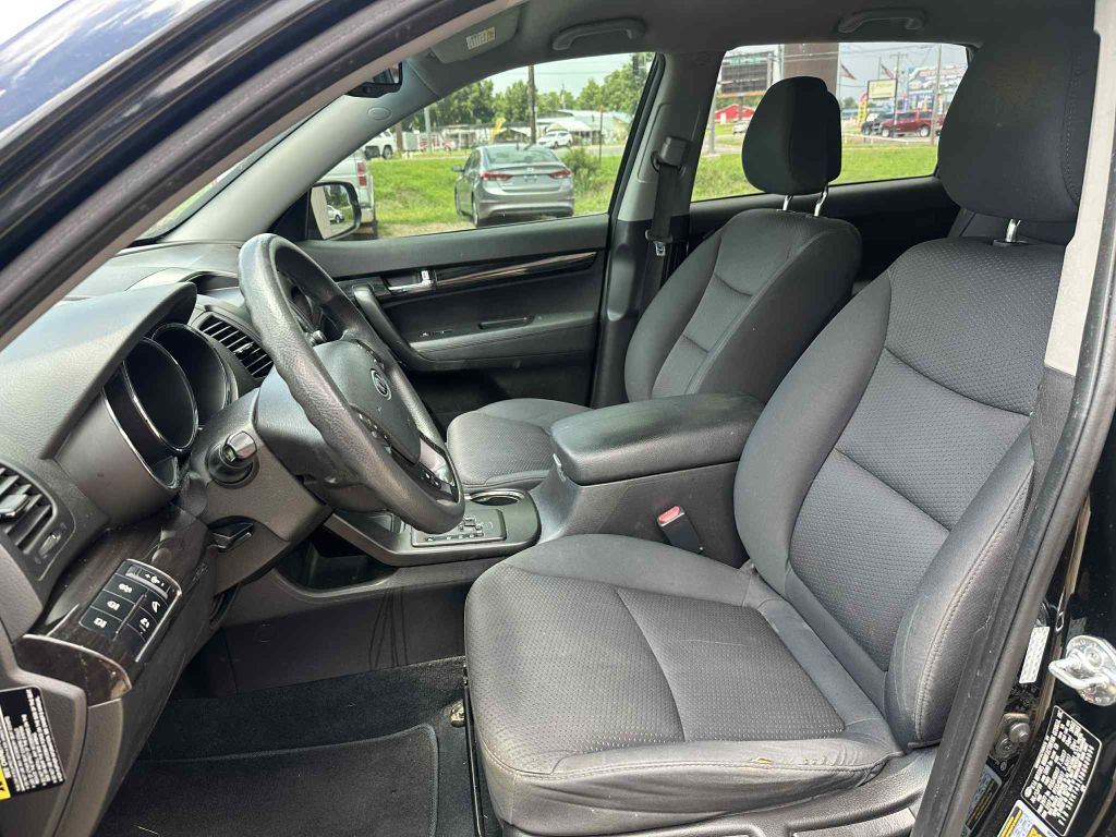 Photo 12 of this KIA SORENTO