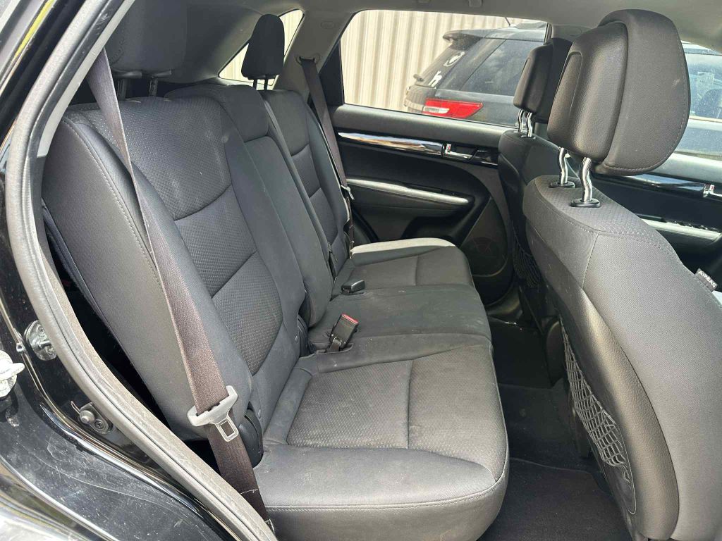 Photo 16 of this KIA SORENTO