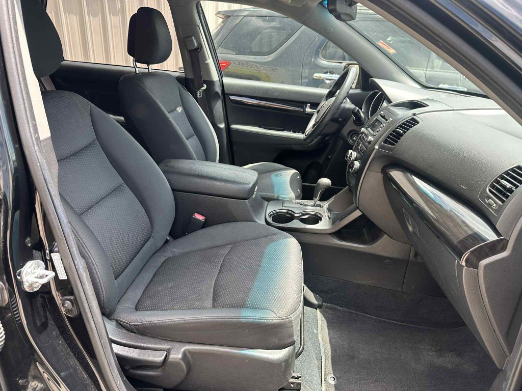 Photo 17 of this KIA SORENTO