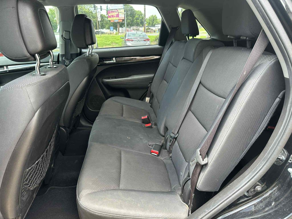 Photo 13 of this KIA SORENTO