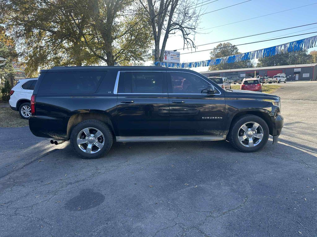 Photo 4 of this CHEVROLET SUBURBAN
