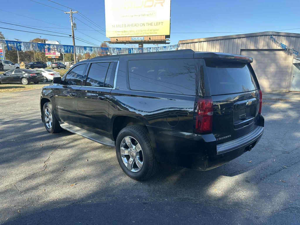 Photo 7 of this CHEVROLET SUBURBAN