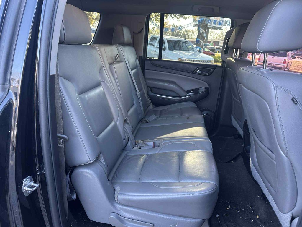 Photo 16 of this CHEVROLET SUBURBAN