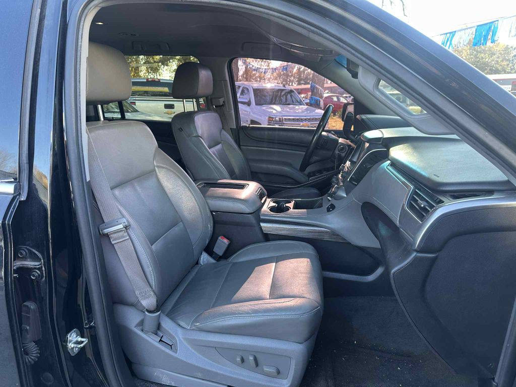 Photo 18 of this CHEVROLET SUBURBAN