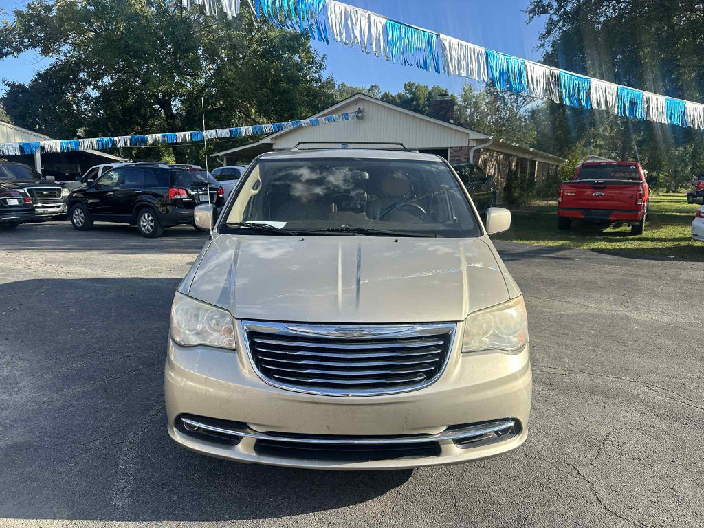 Photo 2 of this CHRYSLER TOWN & COUNTRY