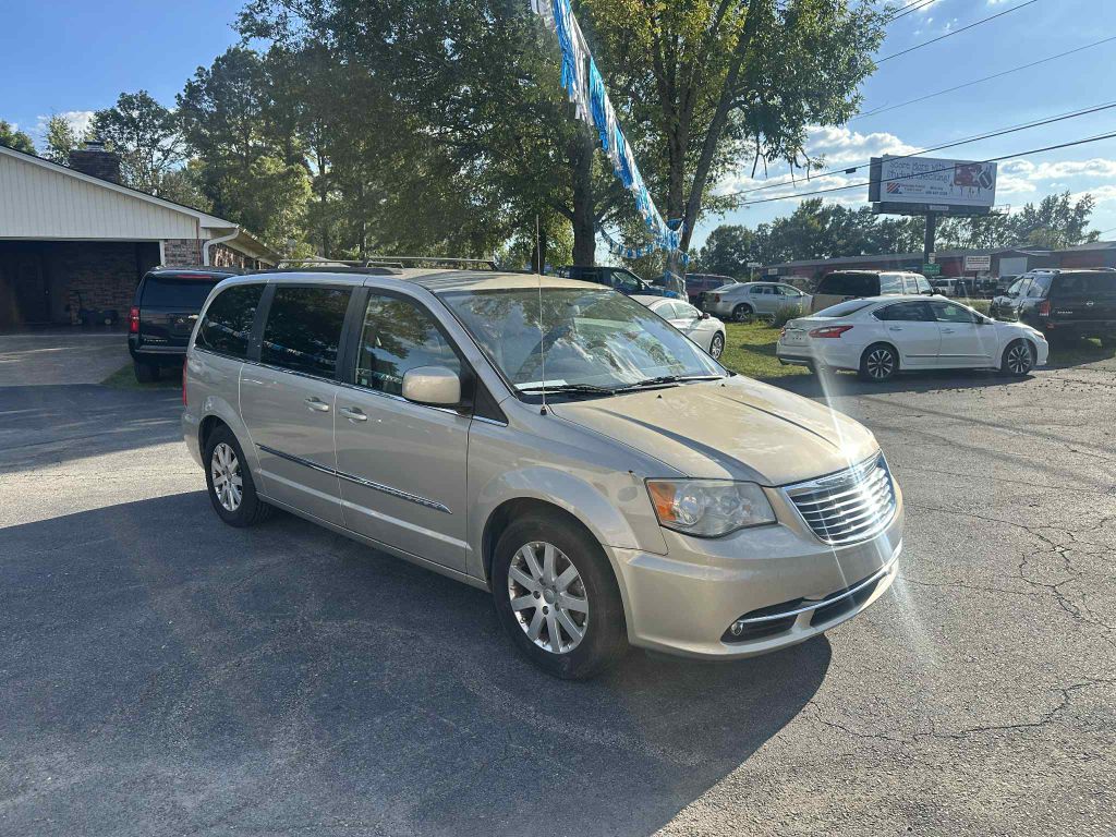 Photo 3 of this CHRYSLER TOWN & COUNTRY