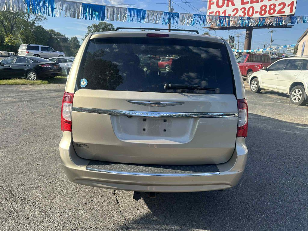 Photo 6 of this CHRYSLER TOWN & COUNTRY