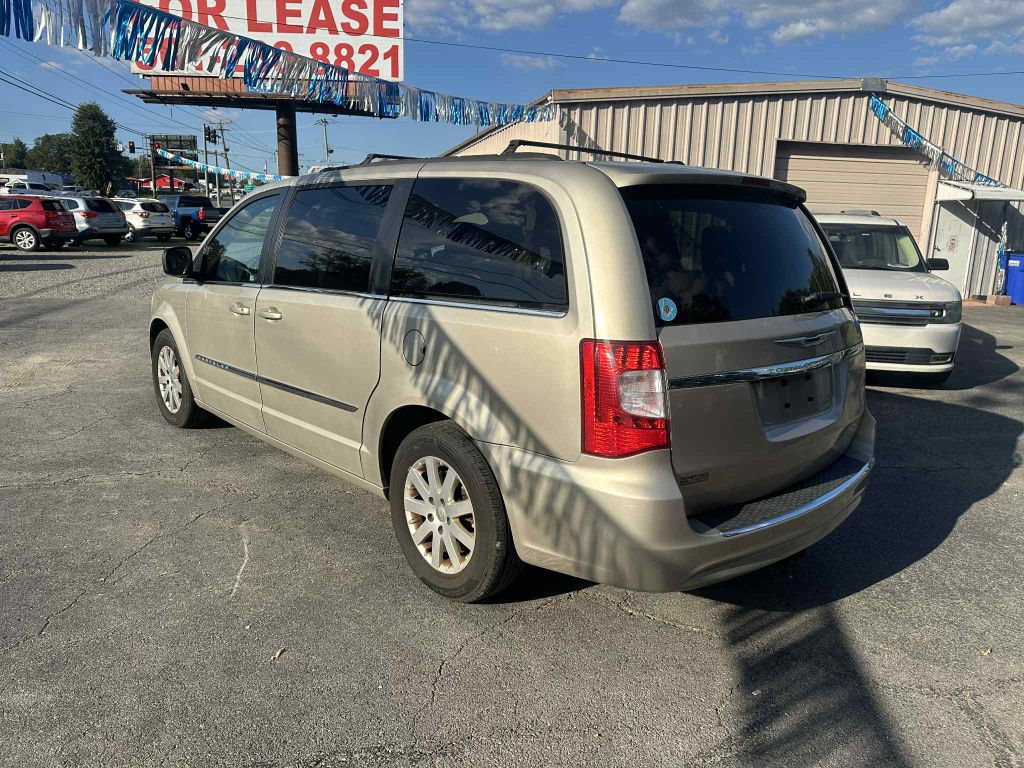 Photo 7 of this CHRYSLER TOWN & COUNTRY